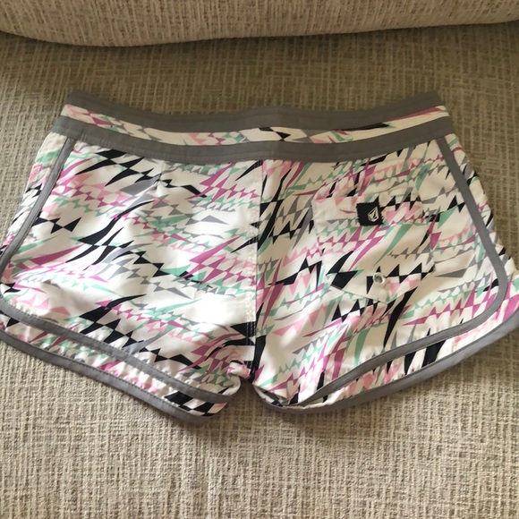 Miss Mad Volcom Shorts - Picture 6 of 8